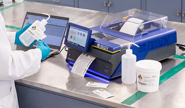 A chemist uses a J7300 to print labels for hazardous materials.