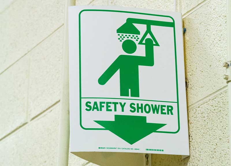 A sign indicating the presence of a safety shower.
